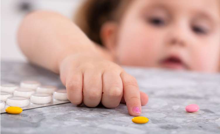 एक्सीडेंटल ड्रग पॉइजनिंग: क्या हमारे बच्चे सुरक्षित हैं?