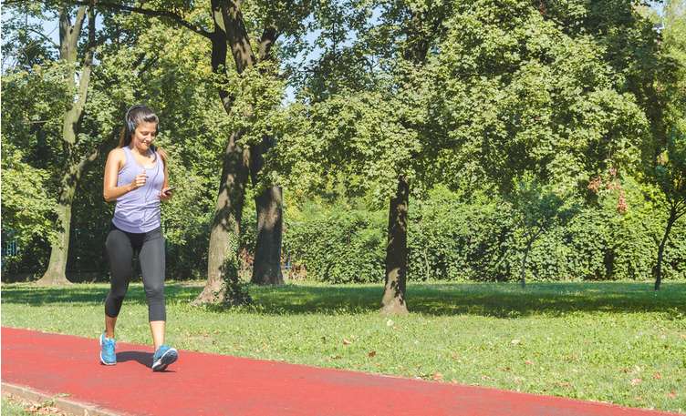 तेज़ चलना: स्वस्थ जीवनशैली के लिए एक उत्तम व्यायाम